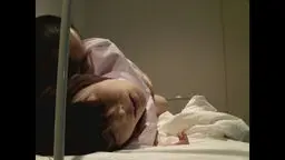 欲求不満そうな夜勤中のナースに援○を持ちかけて生本番しちゃった入院患者の撮影映像 4