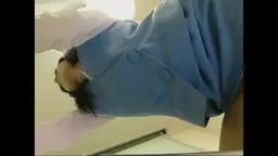 脚立に上って仕事に夢中なOLさんのパンチラ撮影3