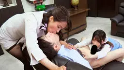 女上司にイビられ唇奪われ唾液飲まされ続けながら可愛い部下に乳首弄りと慰めフェラされ続ける